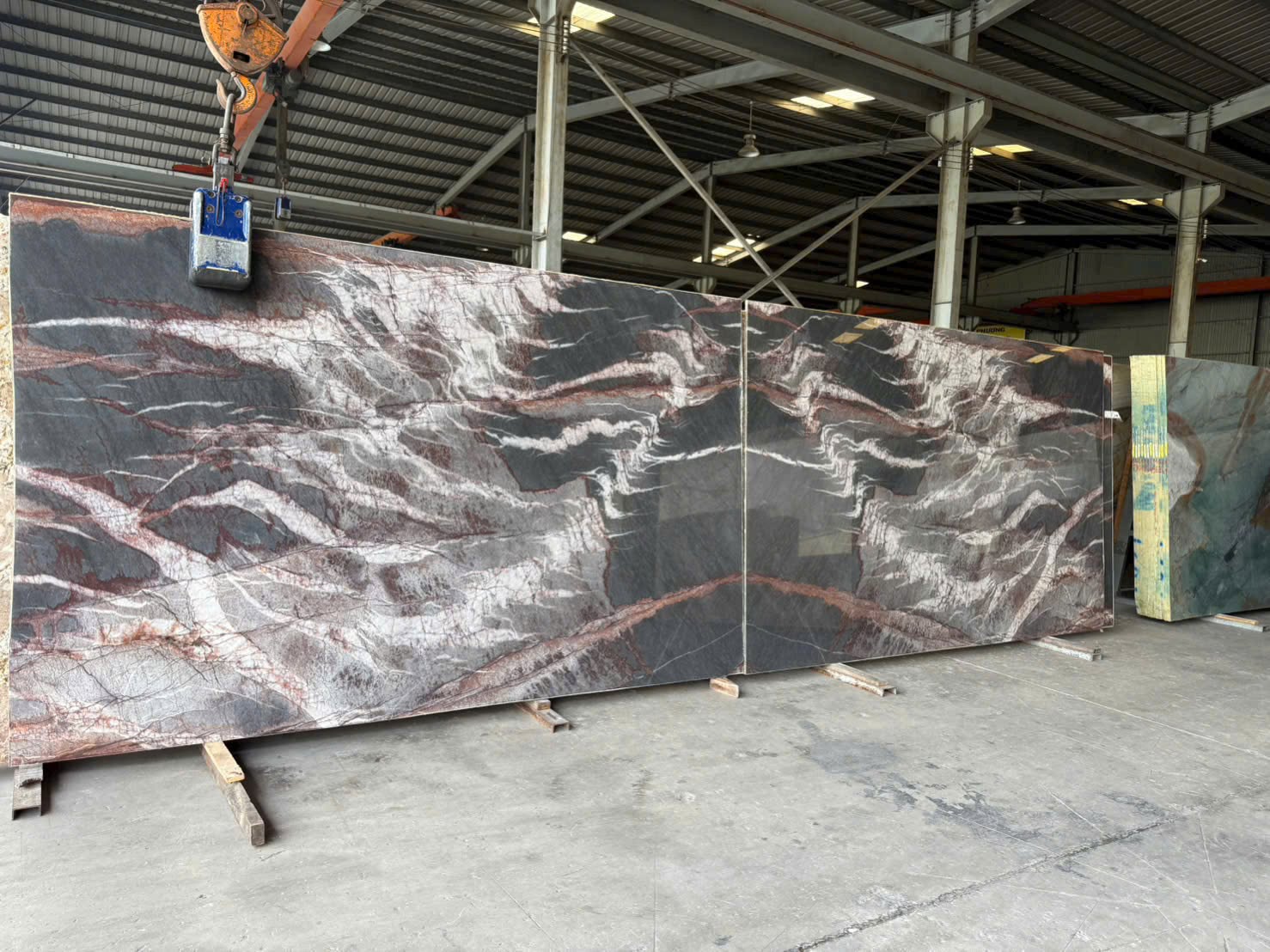 Đá Thạch Anh Xuyên Sáng Vittra Brazil Cao Cấp | Đá Hoa Cương NEWSTONE